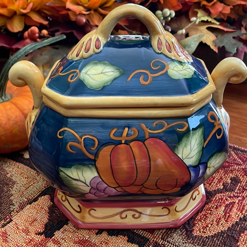 Pumpkin Vines Ceramic Fall Tureen. 8โx5โx7.5โ - Picture 9 of 16